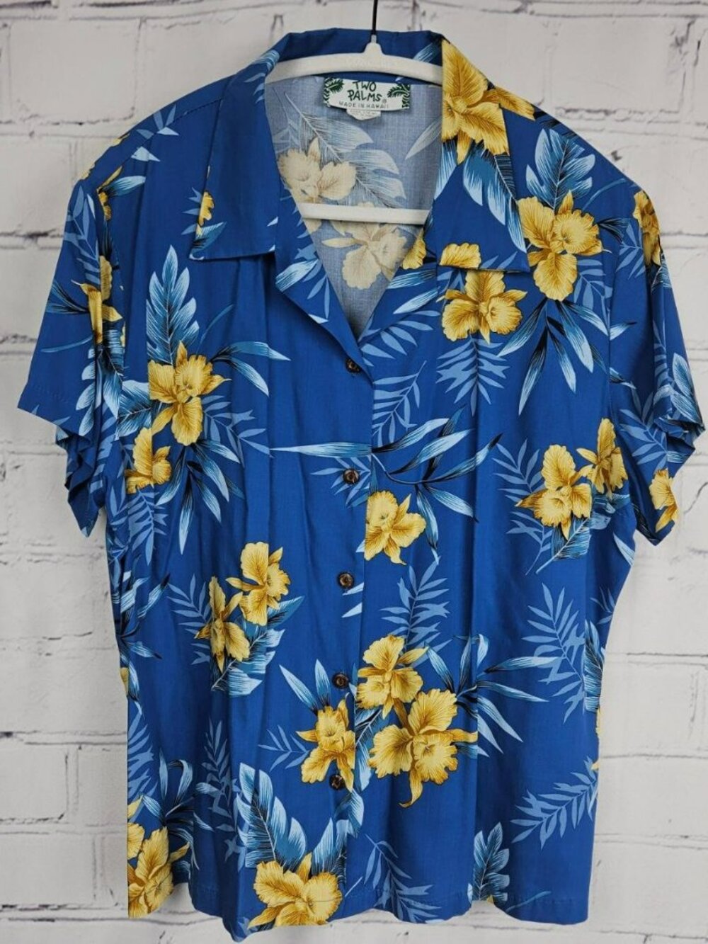 Two Palms Hawaiian Shirt Blue Floral Rayon L Button Casual Vacation